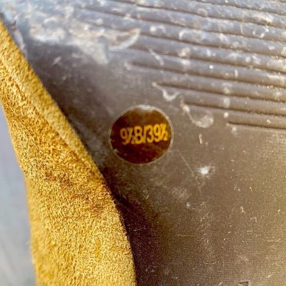 BCBGeneration Tan Suede Leather Platform Heels Gold Studded Vamp Rosettes 9.5 - Picture 14 of 16